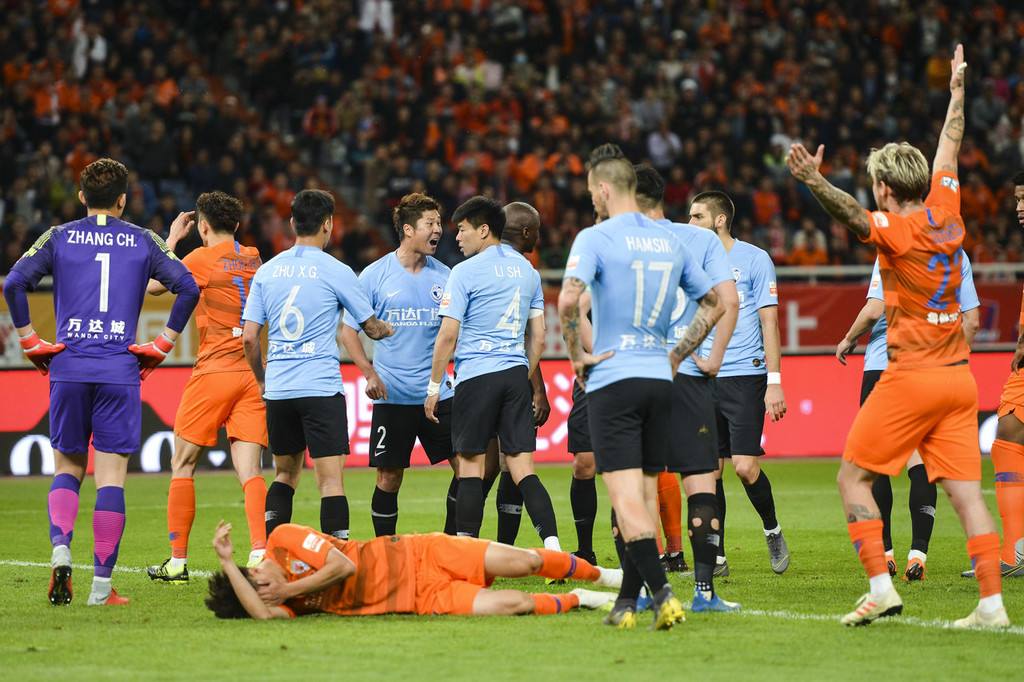 包含大连一方惨遭横扫，保级形势依旧严峻的词条