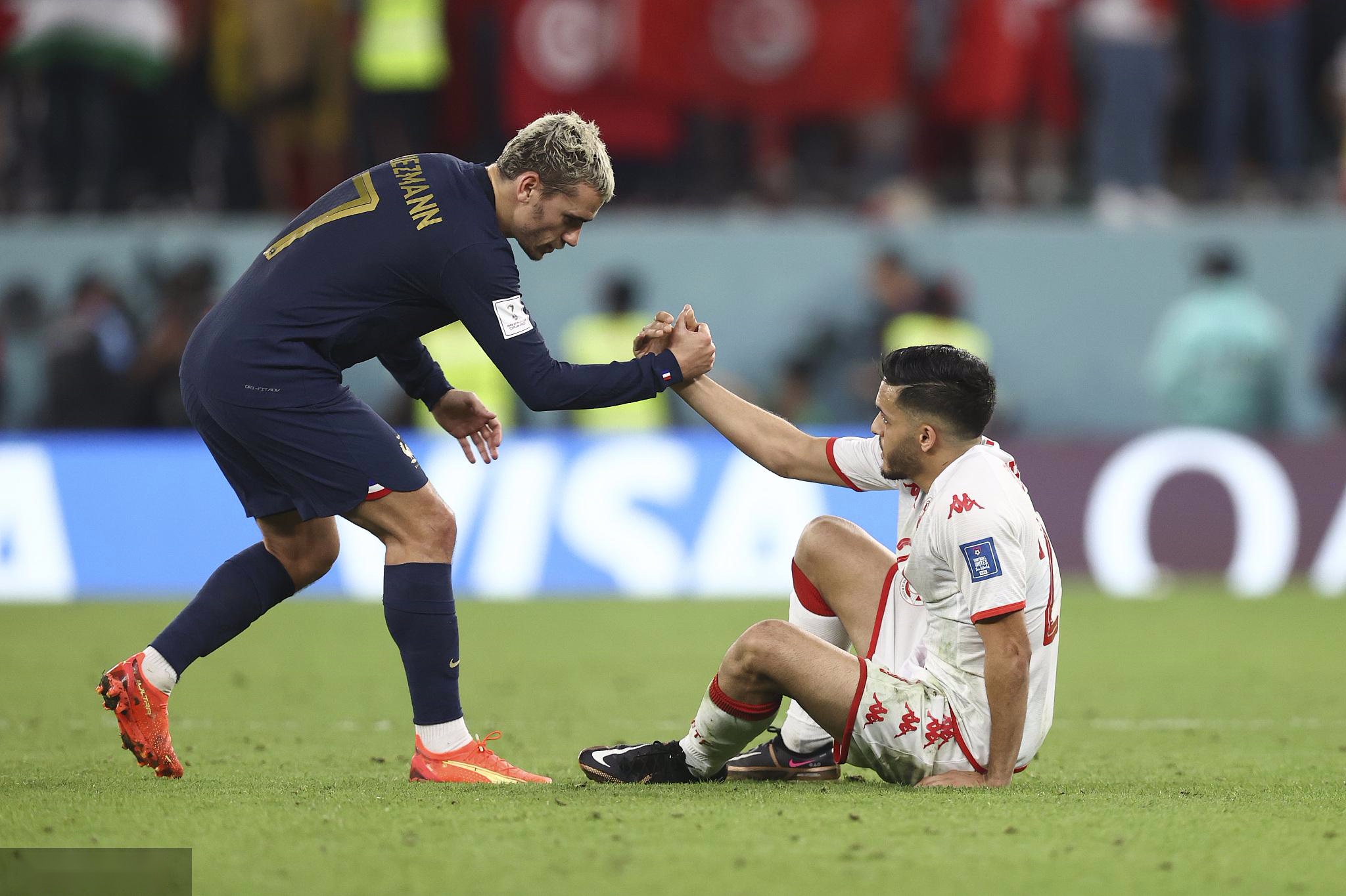 关于格拉纳达后防坚实，阻挡对手多次进球尝试的信息