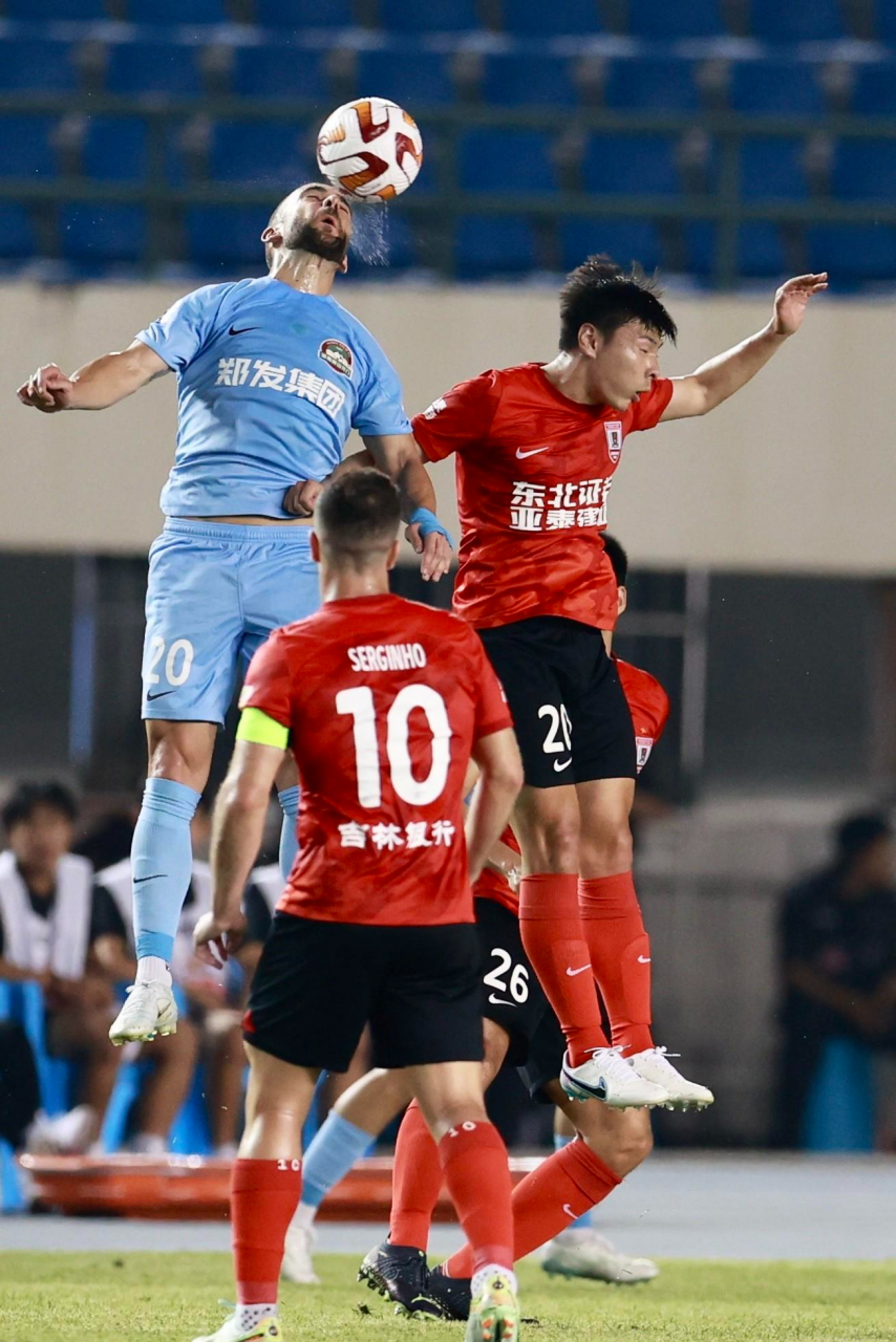 佳兆业长春亚泰主场大胜大连一方的简单介绍