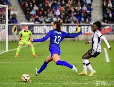 美国足球队在比赛中成功夺冠(美国足球队在比赛中成功夺冠的原因)