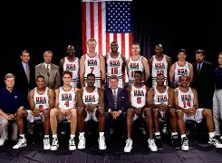 美国足球队在比赛中成功夺冠(美国足球队在比赛中成功夺冠的原因)