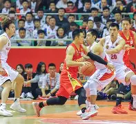 山东男篮进攻火力全开,连续击败强队斩获胜利(山东男篮揭幕战) 山东男篮进攻火力全开,连续击败强队斩获胜利(山东男篮揭幕战)