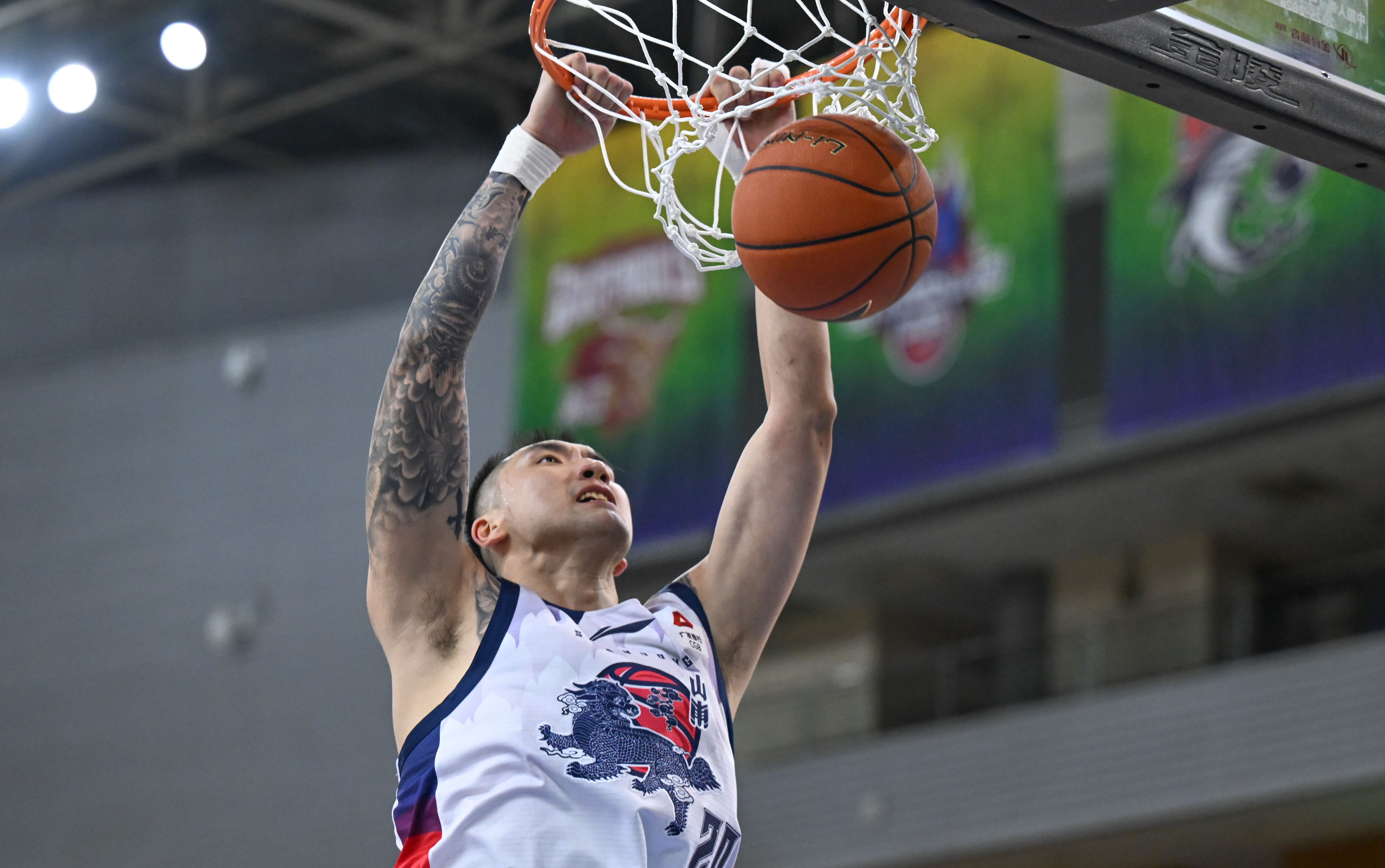 C7娱乐-花样篮球表演登上全国热播节目，网友点赞连连(登陆少年演唱会直拍)